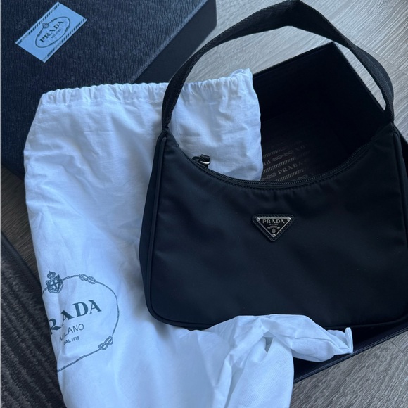 Prada Nylon Re-edition - Picture 2 of 3